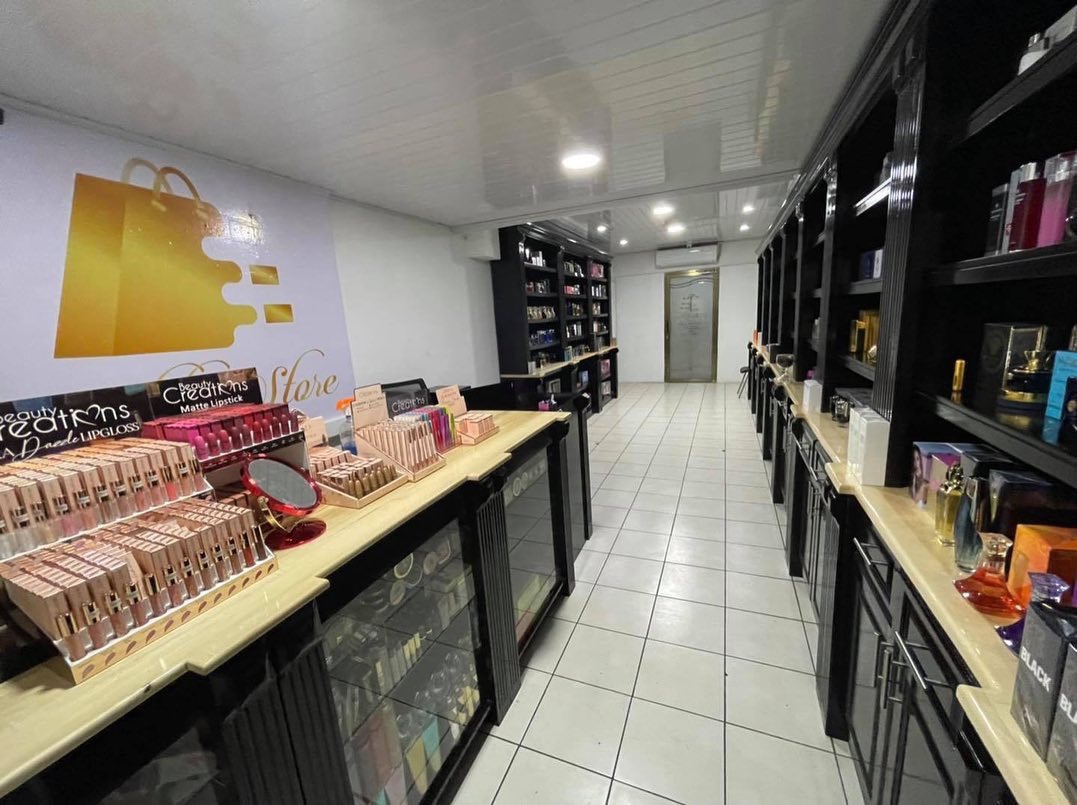 Perfumería Elite Nicaragua Facebook ad: Nos dedicamos a la venta de perfumes originales…