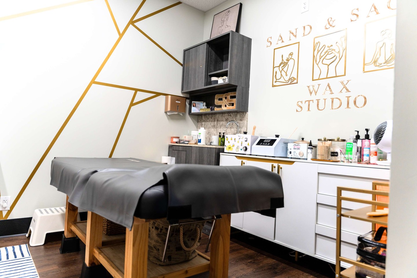Salons by JC Plantation Facebook ad: Secure a Private Salon Suite Today