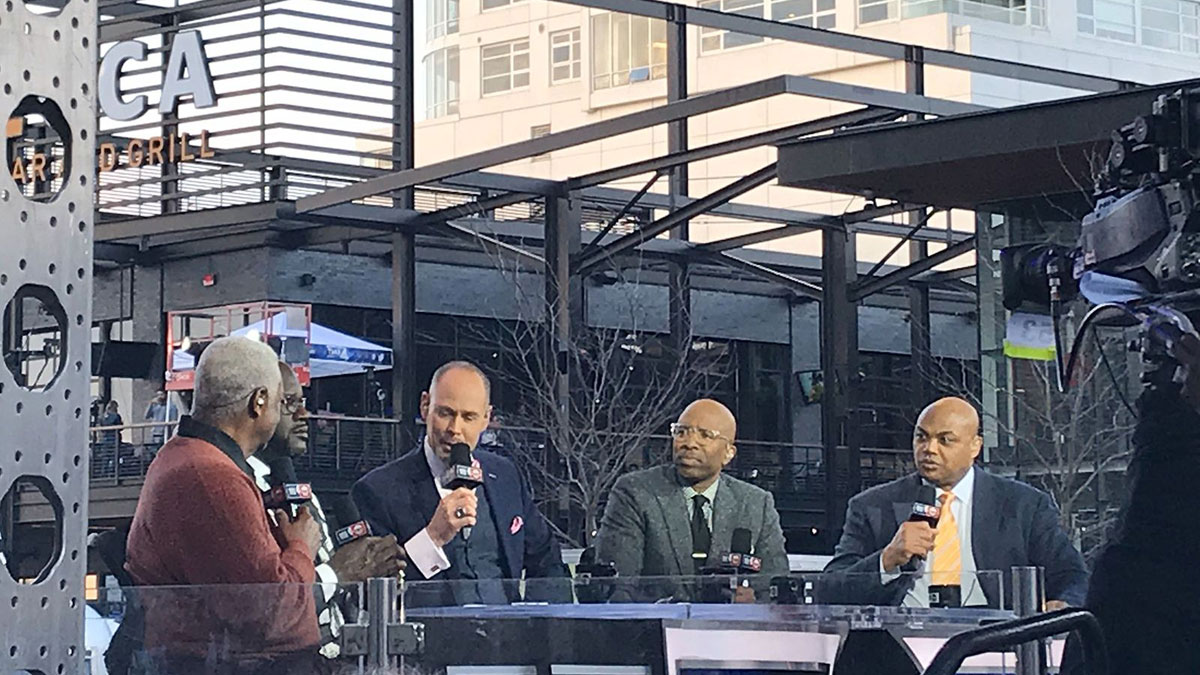 NBA on ClutchPoints Facebook ad: NBA news: Shaq, Charles Barkley mourn passing of beloved…