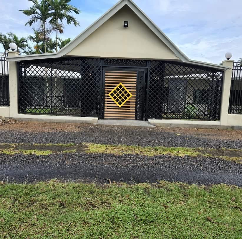 Hoskins Airport Resort Facebook ad: Hotels,apartments,caterings&tours