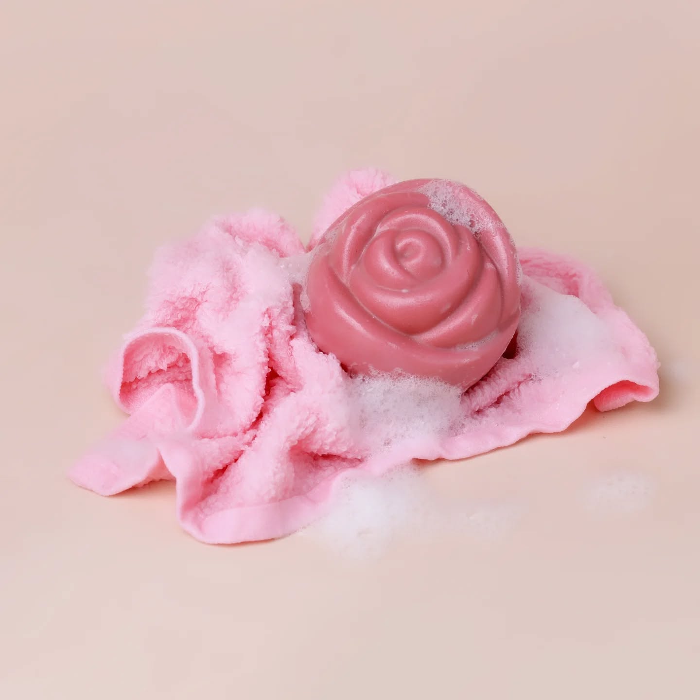 Épanouie Skincare Facebook ad: FEMININE CARE, ELEVATED.