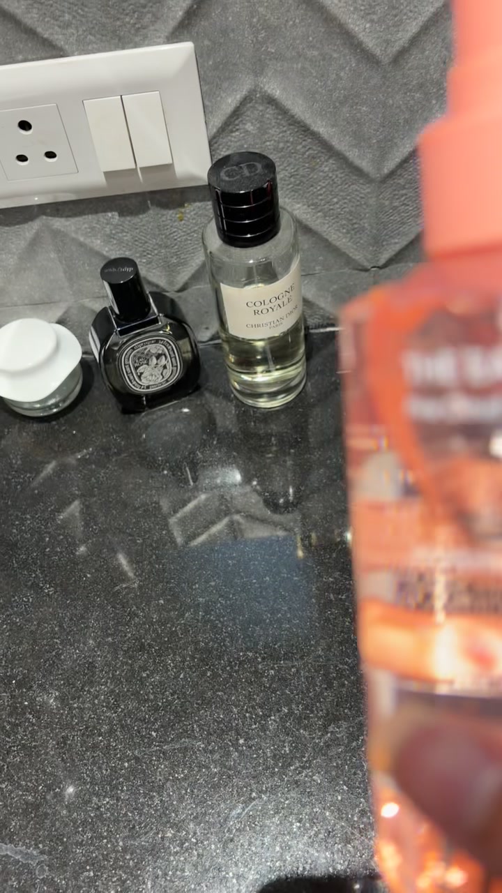 Luna - getluna.in Facebook ad: Smell Unforgettable