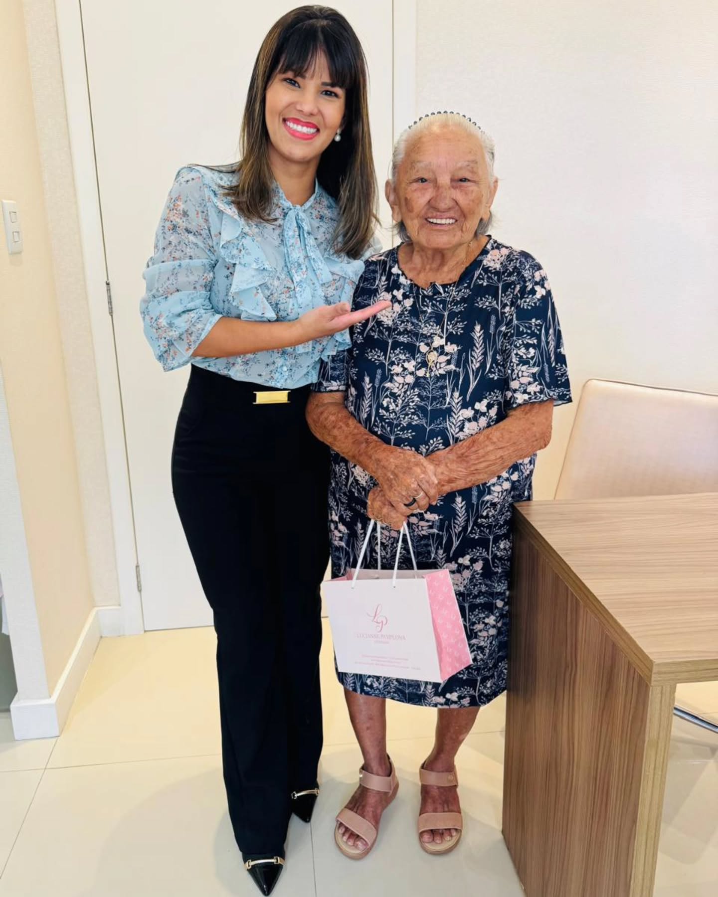 Dra. Lucianne Pamplona Facebook ad: A Idade não é limite para um sorriso…