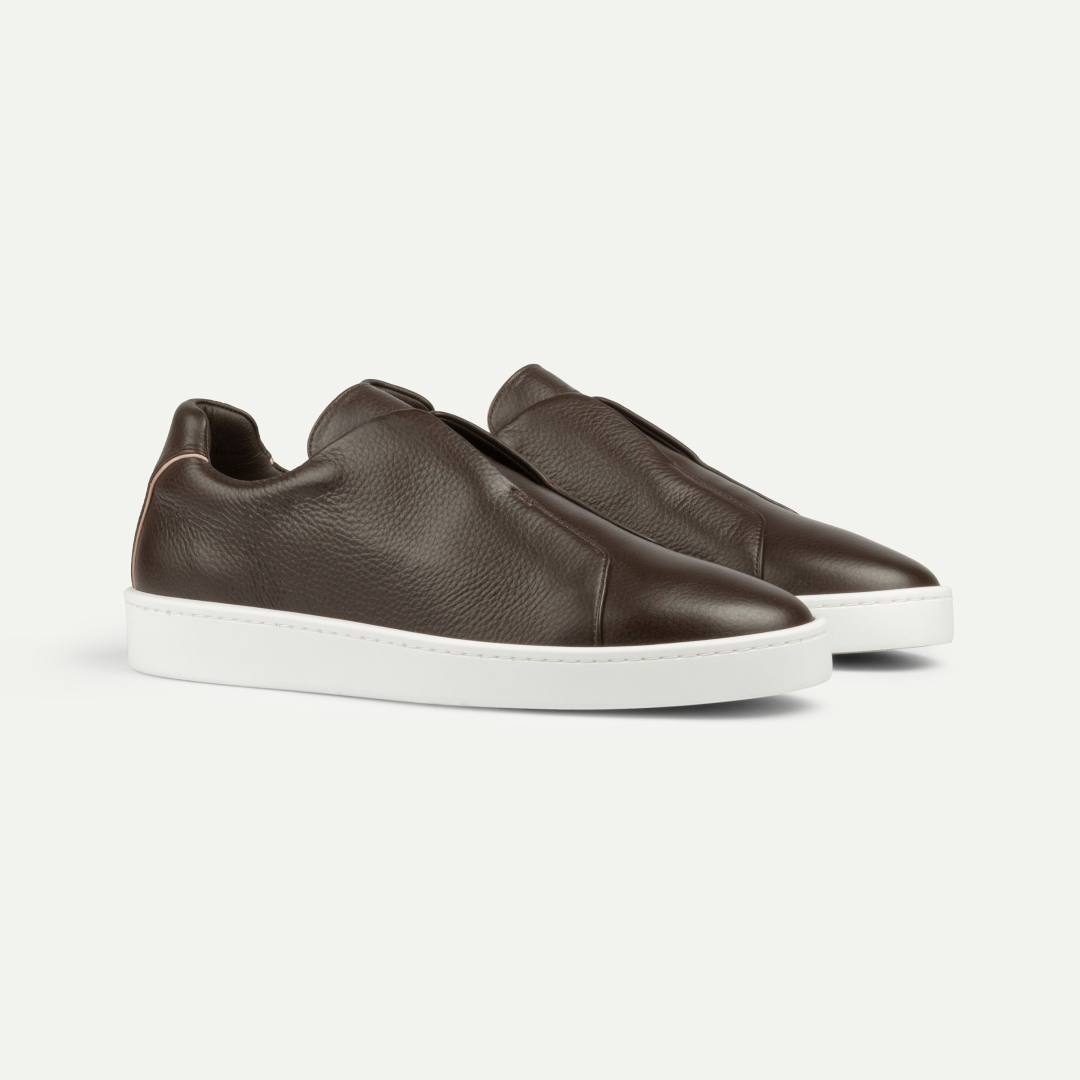 Aurélien Facebook ad: QAR 2.100 | Introducing the AUR3 Sneaker.