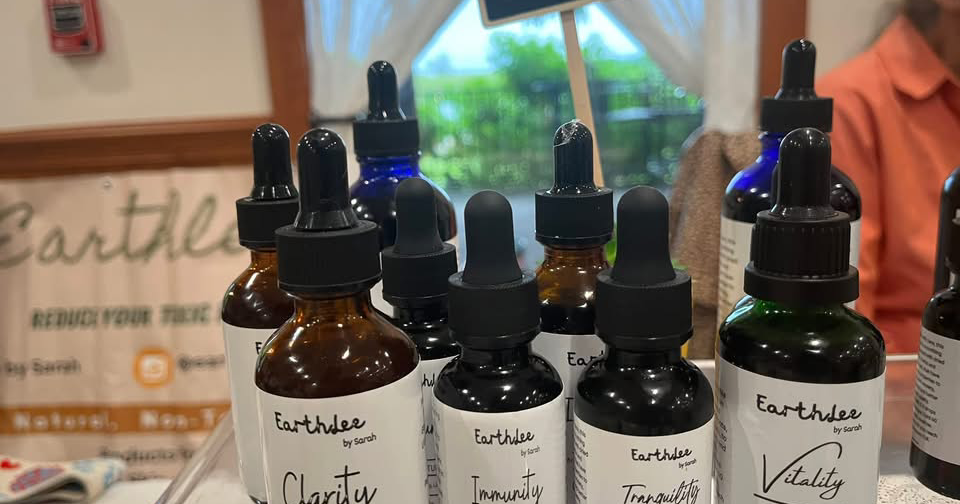 EarthLee by Sarah P Facebook ad: Natural. Non-toxic. Bath & Beauty products.