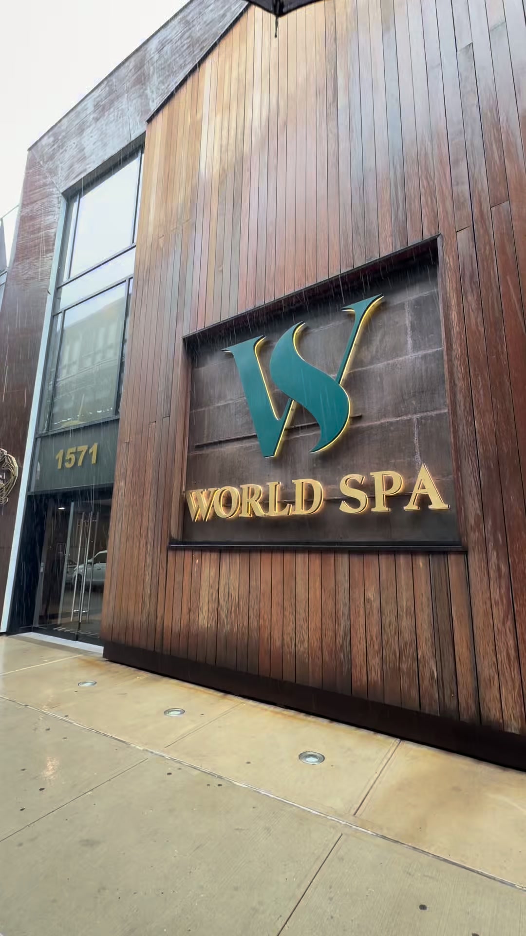 World Spa Facebook ad: Escape for the Day