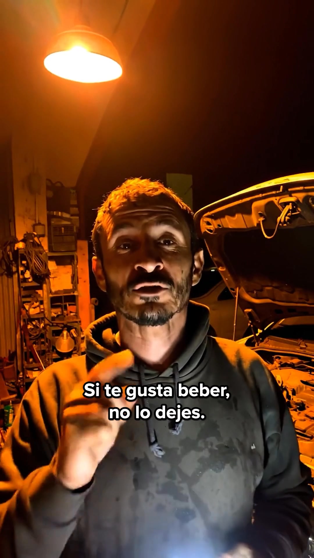 Hypnosis to Stop Smoking Facebook ad: Deja de beber con la hipnoterapia