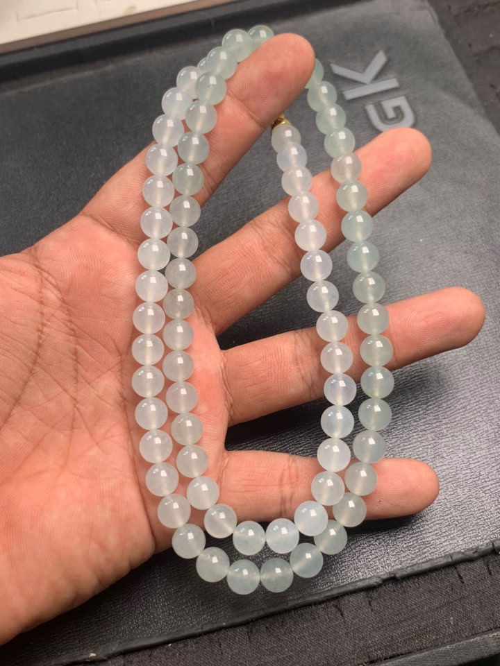 Ye Zar Ni Jade & Jewelry Facebook ad: သဘာဝကျောက်စိမ်း ဖြူကြည် ဆွဲကြိုး 1 ကုံး