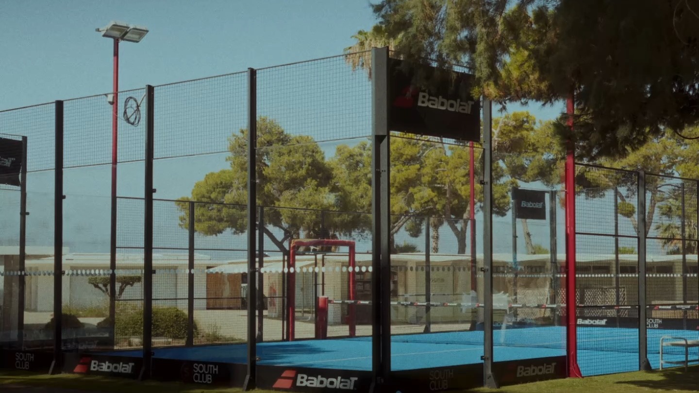 babolat_greece Facebook ad: Court style meets performance.