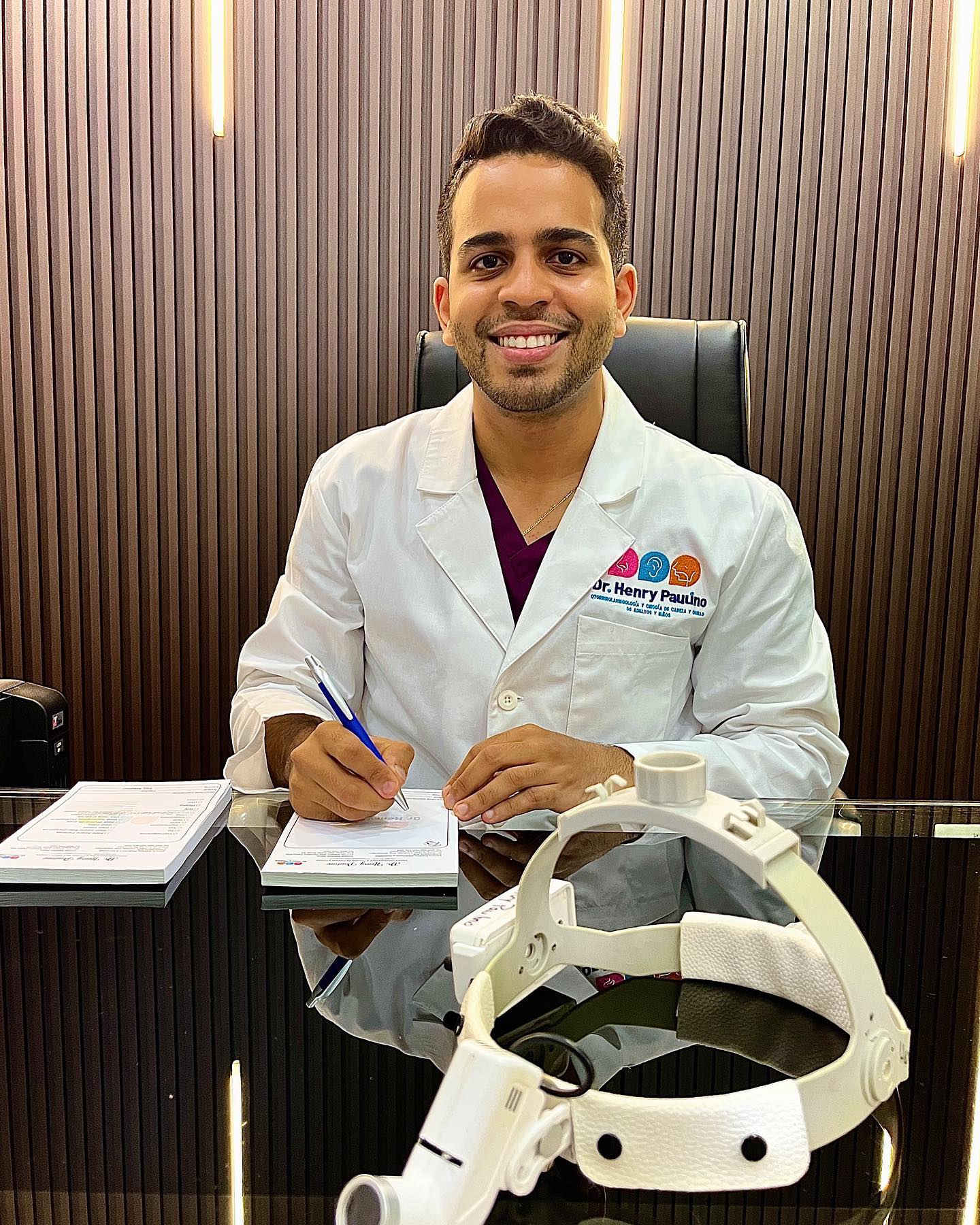 drhenrypaulino Facebook ad: Como médico Otorrinolaringólogo y Cirujano de Cabeza y…