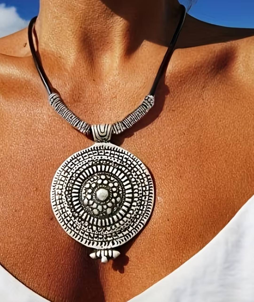 LOLO handmade jewelry Facebook ad: Descubre nuestra exclusiva seleccion de accesorios Marinos.