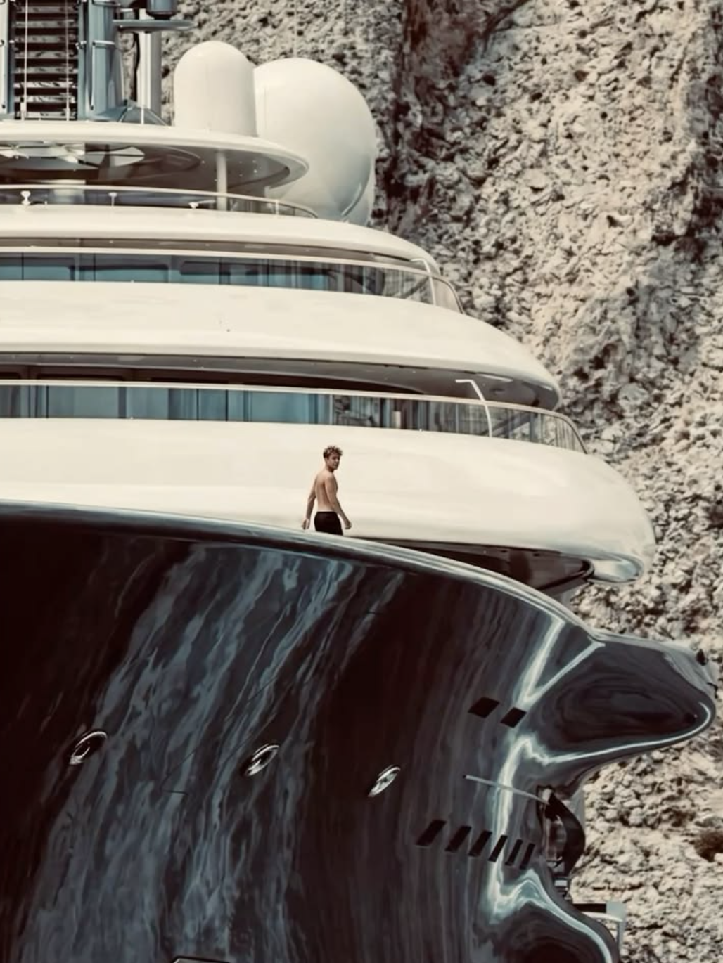 Natalie Brooks Facebook ad: The weird oil request on a mega yacht