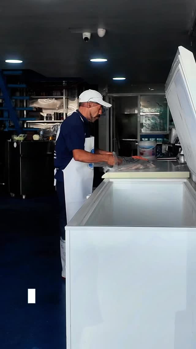 El Tsunami De Miguel Facebook ad: Del mar directo a tu negocio u hogar, con frescura…