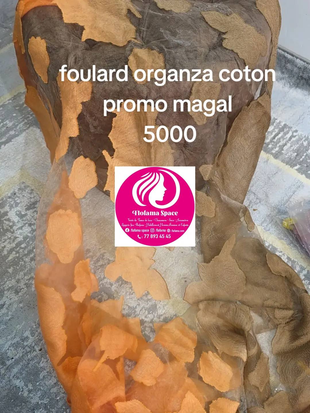 Flofama Space Facebook ad: Promo magal sur tous nos foulards