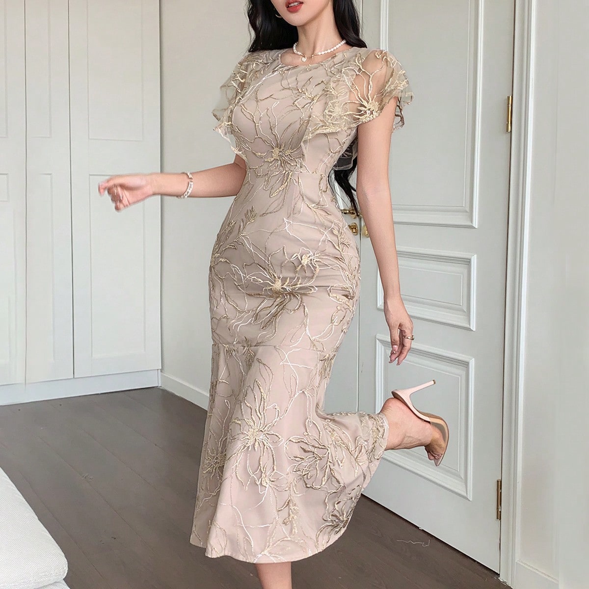 SHEIN Facebook ad: Explore the fashion universe.