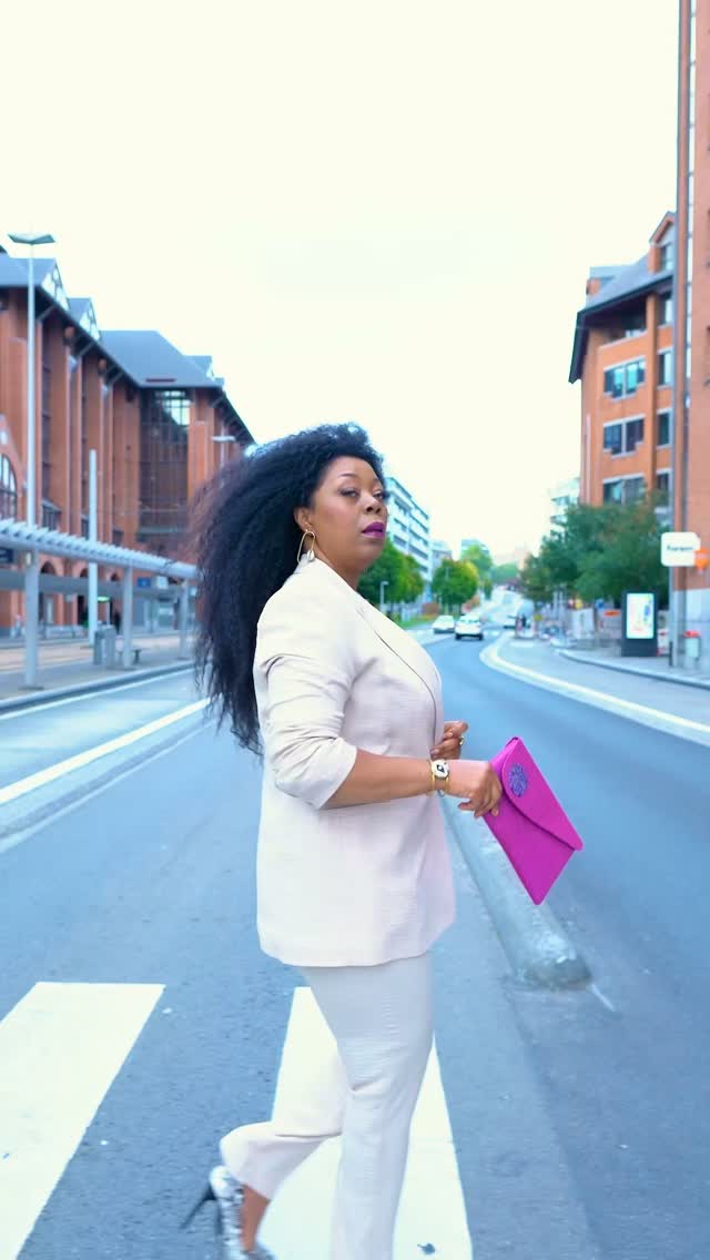 Noëlla Ndaya Facebook ad: Mode Boss Lady activée!