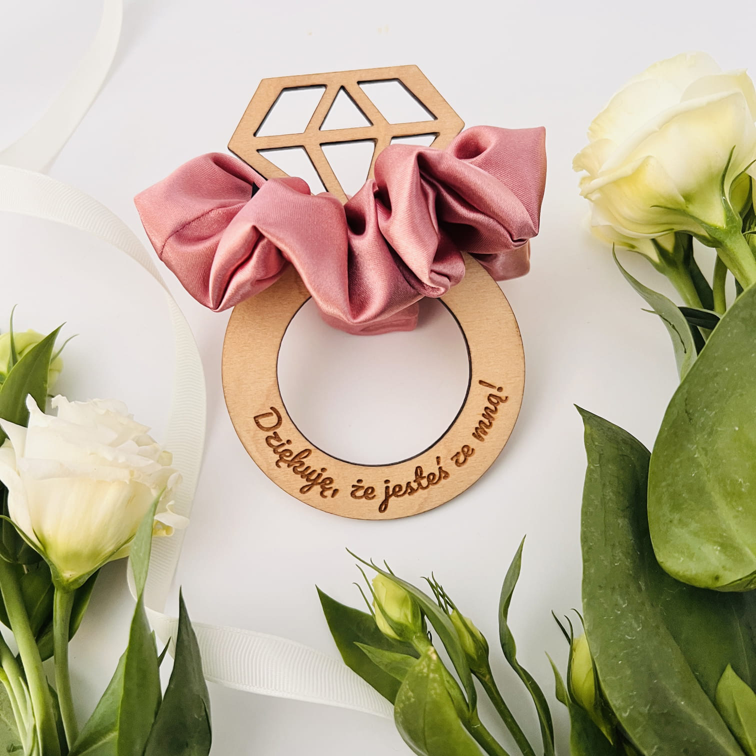 Nandi Concept Store Facebook ad: Małe co nieco dla Twojego Zaskocz swoje przyjaciółki…