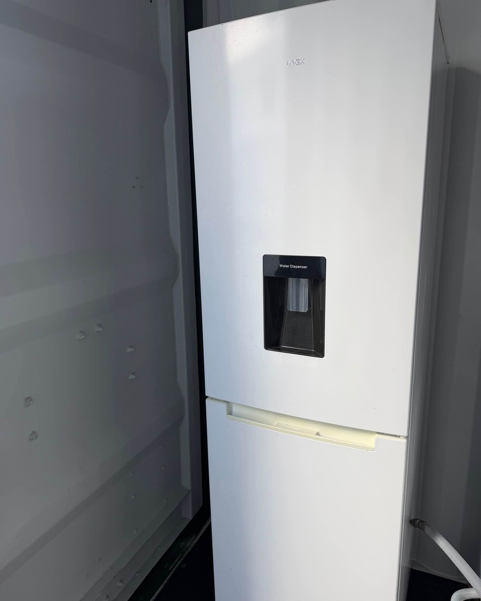 Nicola Jones Facebook ad: LOGIC fridge freezer ‘delivery available’
