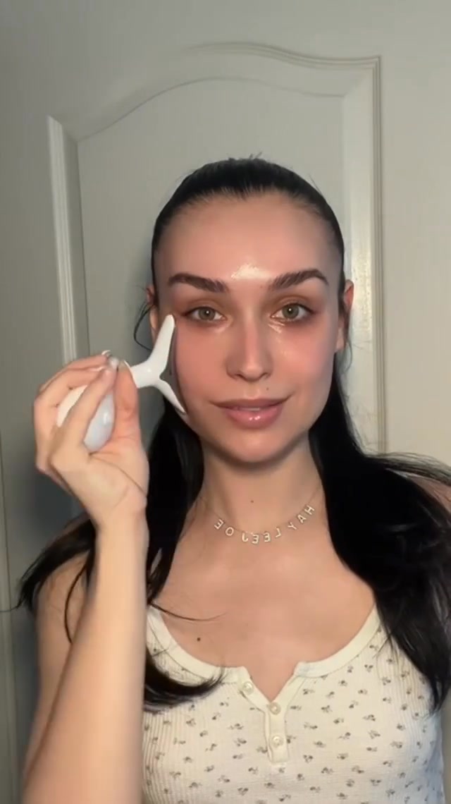 Vykaa Facebook ad: Sculpt, Lift & Glow