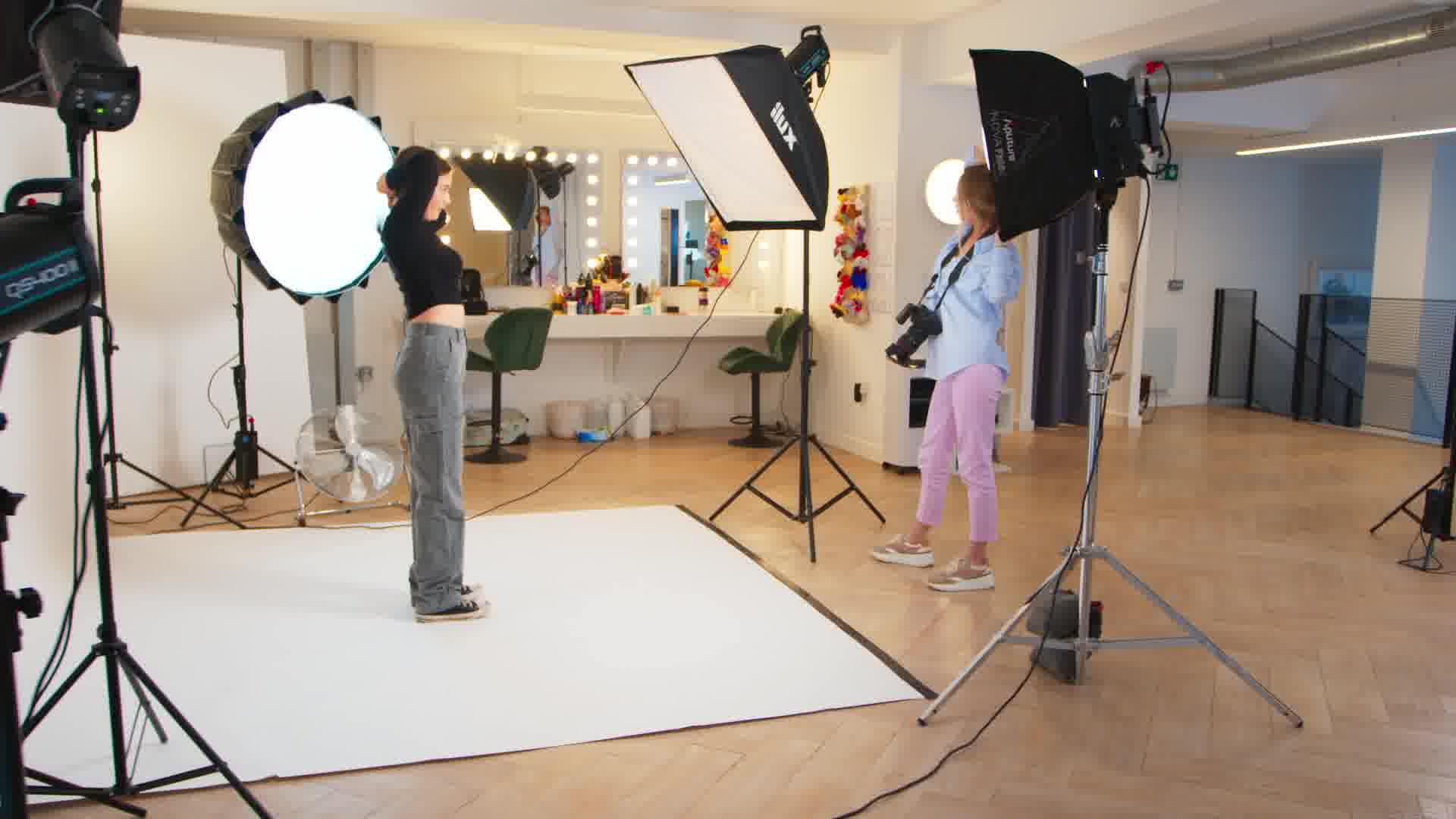 Modelling Advice & Tips Facebook ad