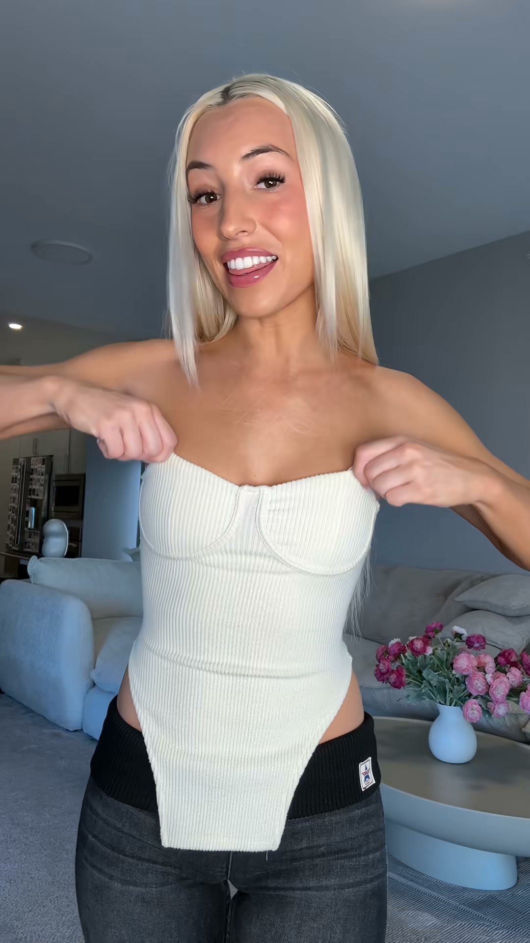 Curvvvy Facebook ad: No Straps, All Shape