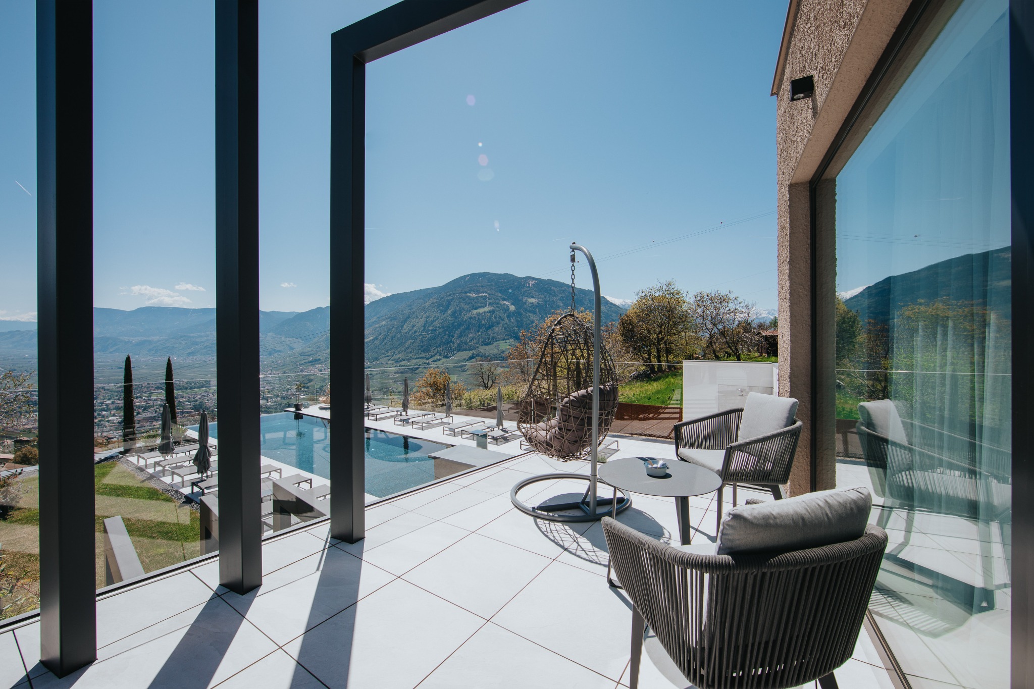 La Vista Panoramic Hideaway Facebook ad from Feb 17, 2026