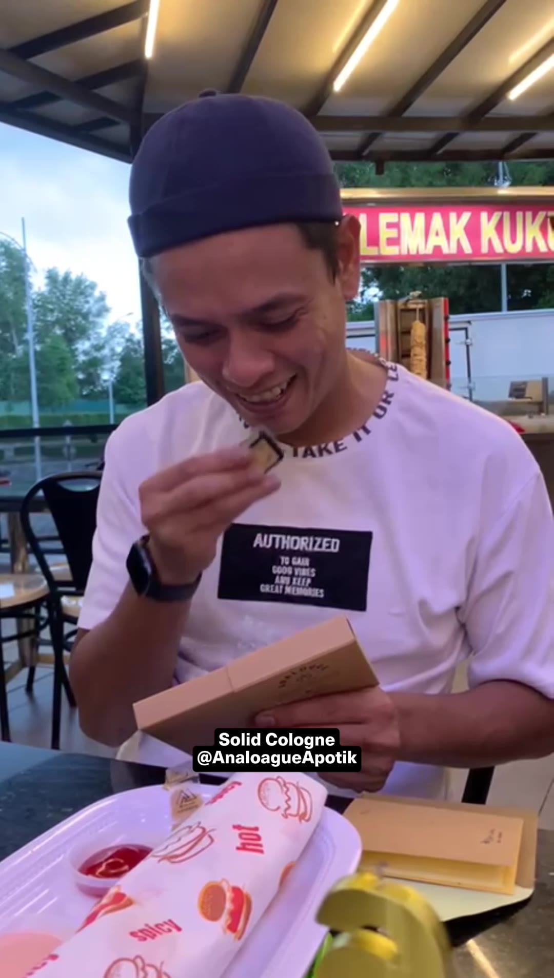 Analogue Apotik Facebook ad: Wangi Sepanjang Hari!