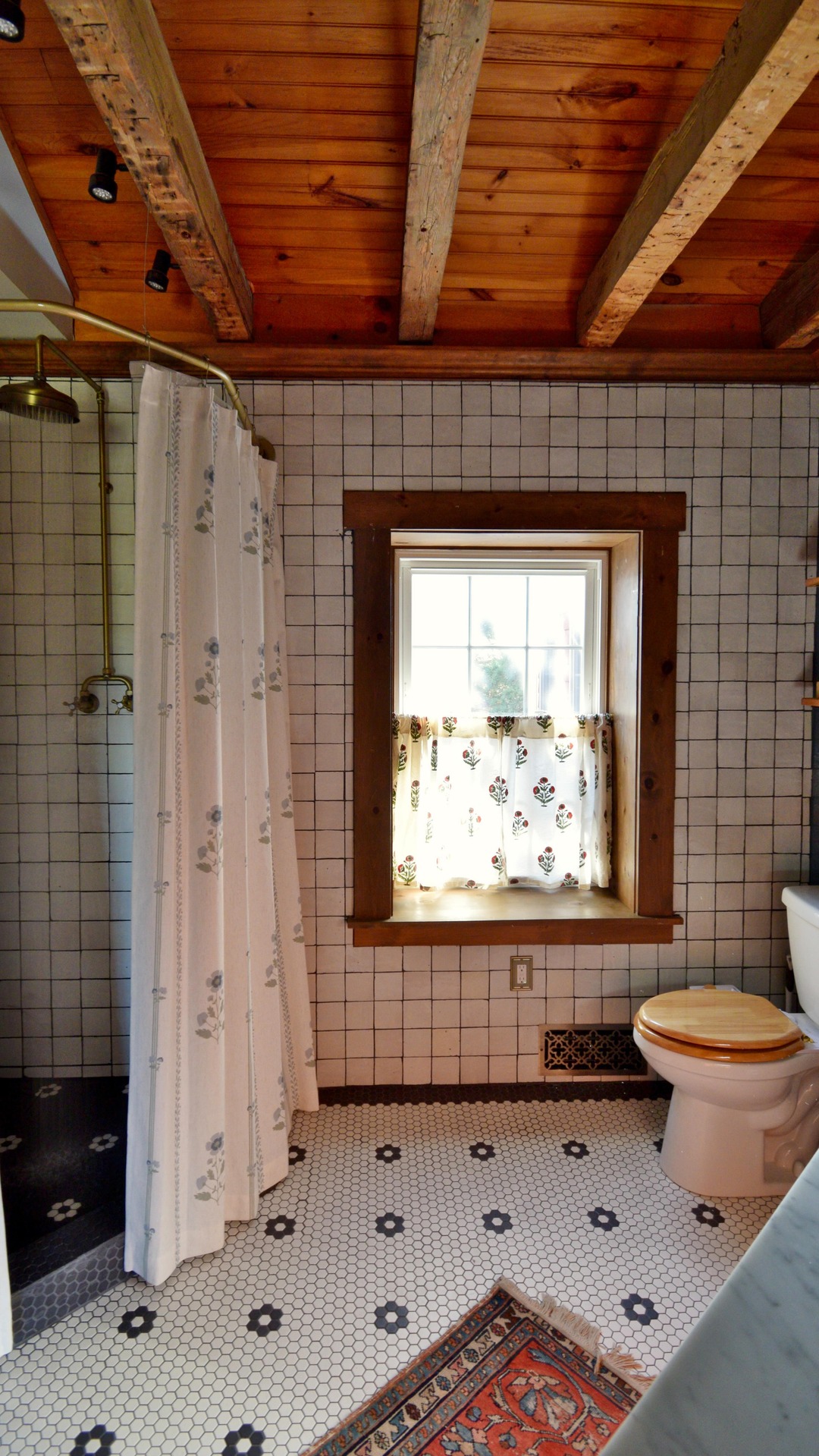 Thumbtack Facebook ad: Sometimes with DIY, you need a little help…