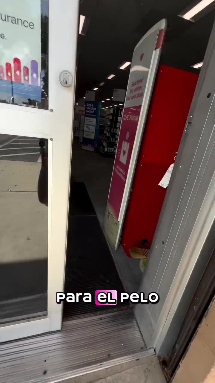 eva+avo Facebook ad: Consiguelos en CVS y Navarro