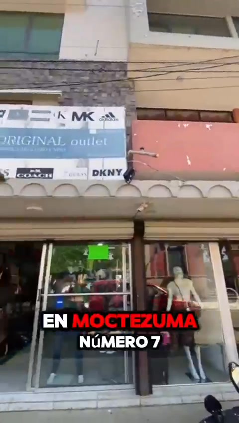 Original Outlet Facebook ad: ¡Visítanos YA!