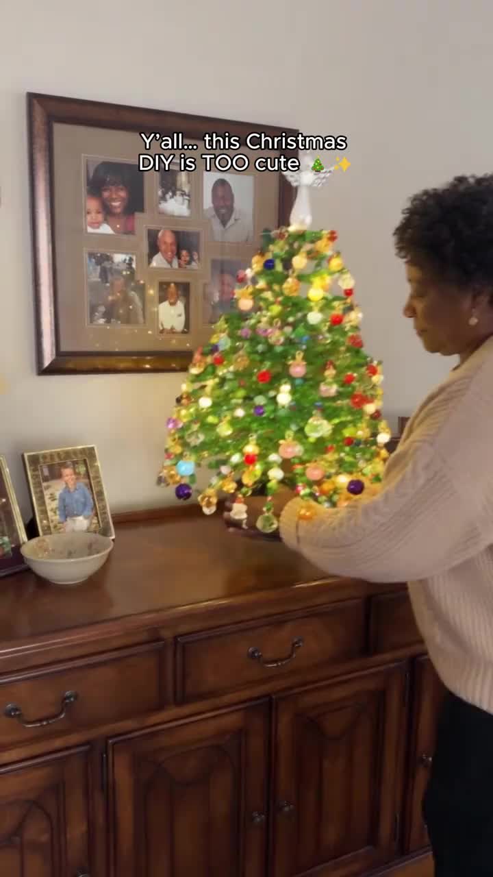 Cozyfolk Facebook ad: Tiny tree, maximum Christmas sparkle.