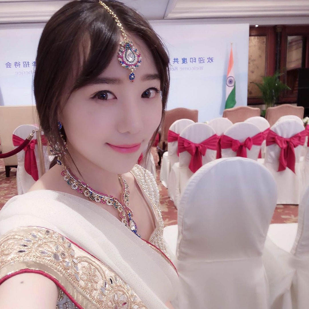 Meera चीन की मीरा Facebook ad