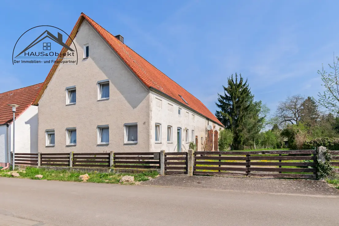 HAUS & Objekt Facebook ad: PLATZ-WUNDER IN LAUINGEN: 1.844 m² Grundstück mit maximaler…