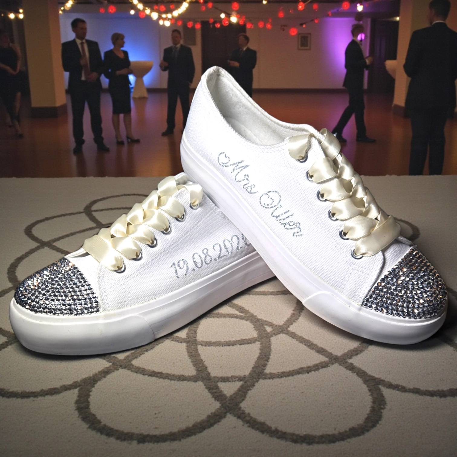 Sparkles By Charlie Facebook ad: WEDDING TRAINER GIVEAWAY