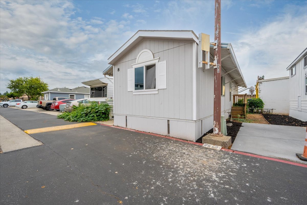 Xochitl Farias Facebook ad: 2 Beds 1 Bath House