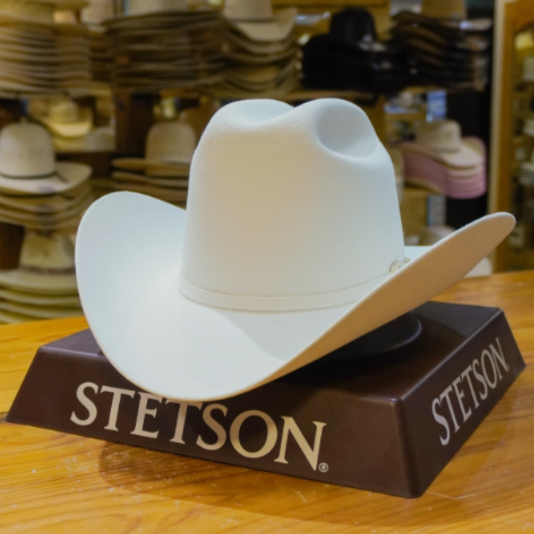 Stetson Hats Mexico Facebook ad: Elegancia clásica presencia imponente y un blanco que…
