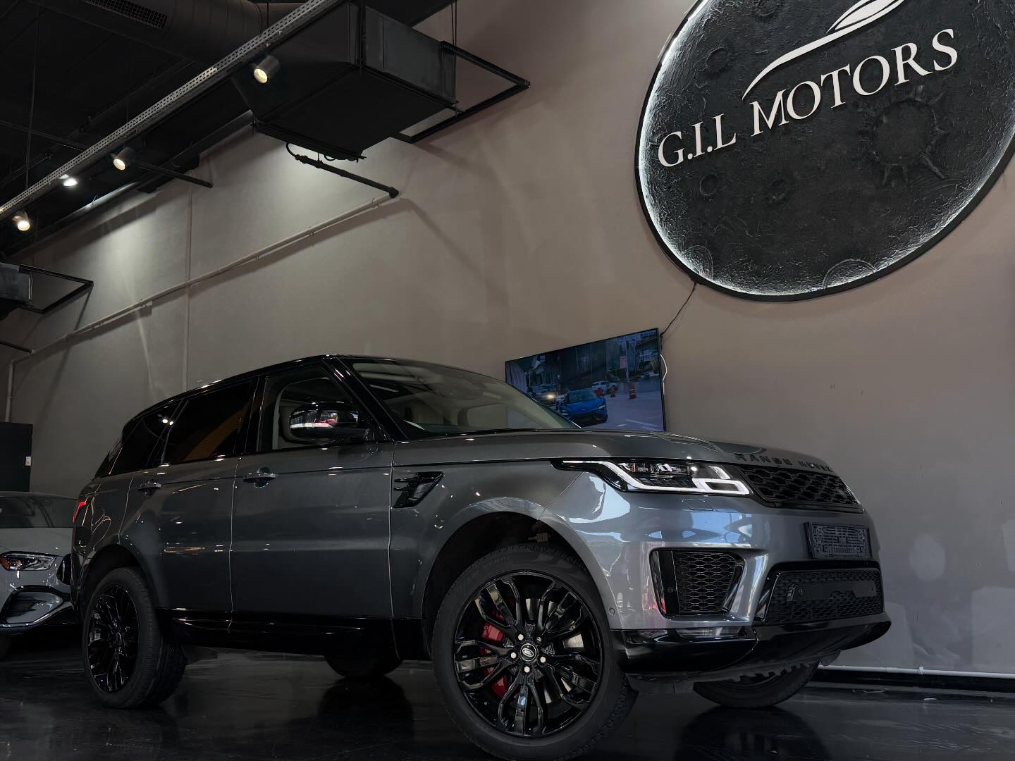G.I.L Motors - אולם תצוגה בראשון לציון Facebook ad: Range Rover Sport Autobiography…