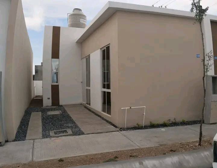 Aandreaa Escuderoo Facebook ad: 2 habitaciones 1 baño Casa