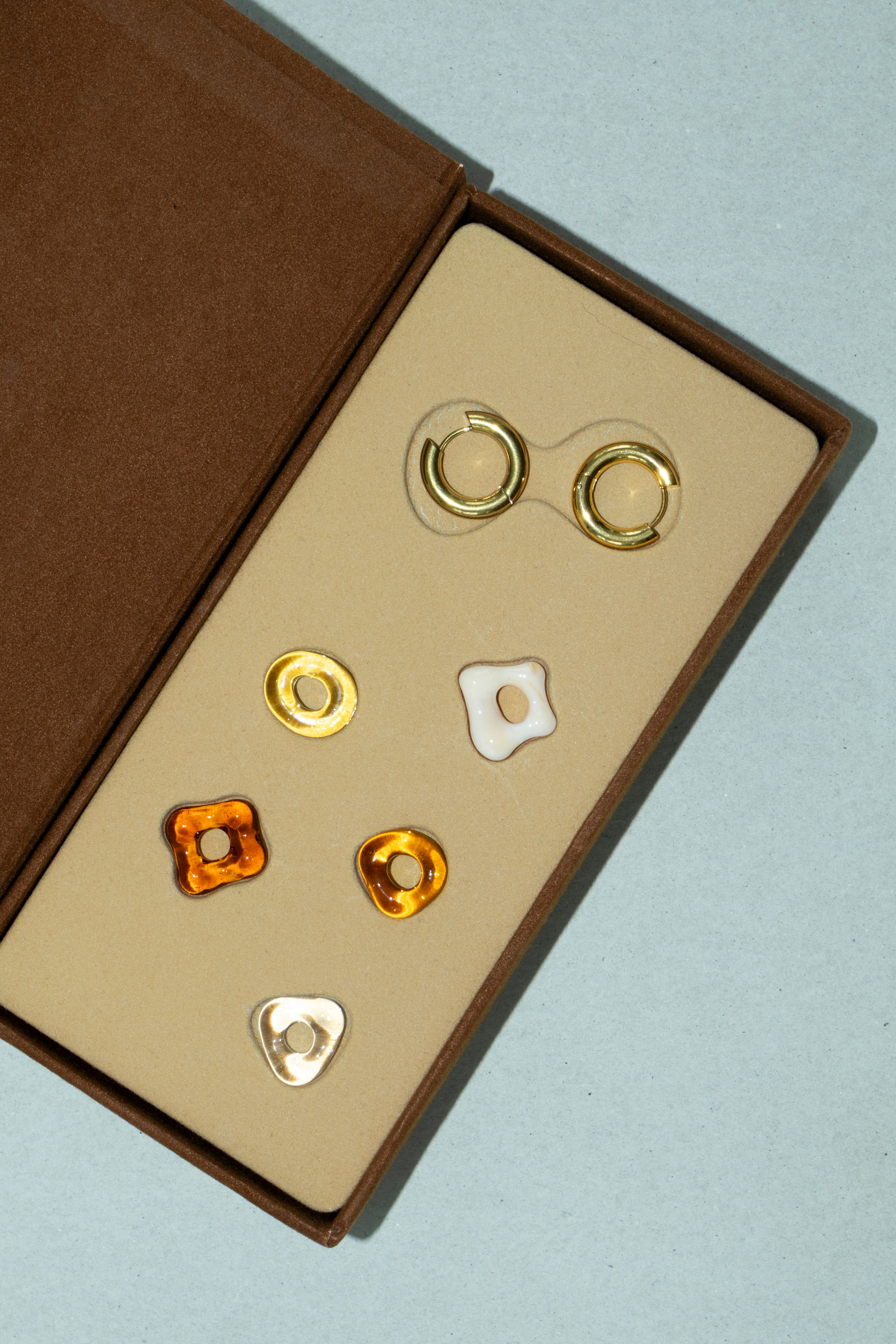 Ginger Joyeria Facebook ad: Piezas que acompañan tus looks comprá con 3…