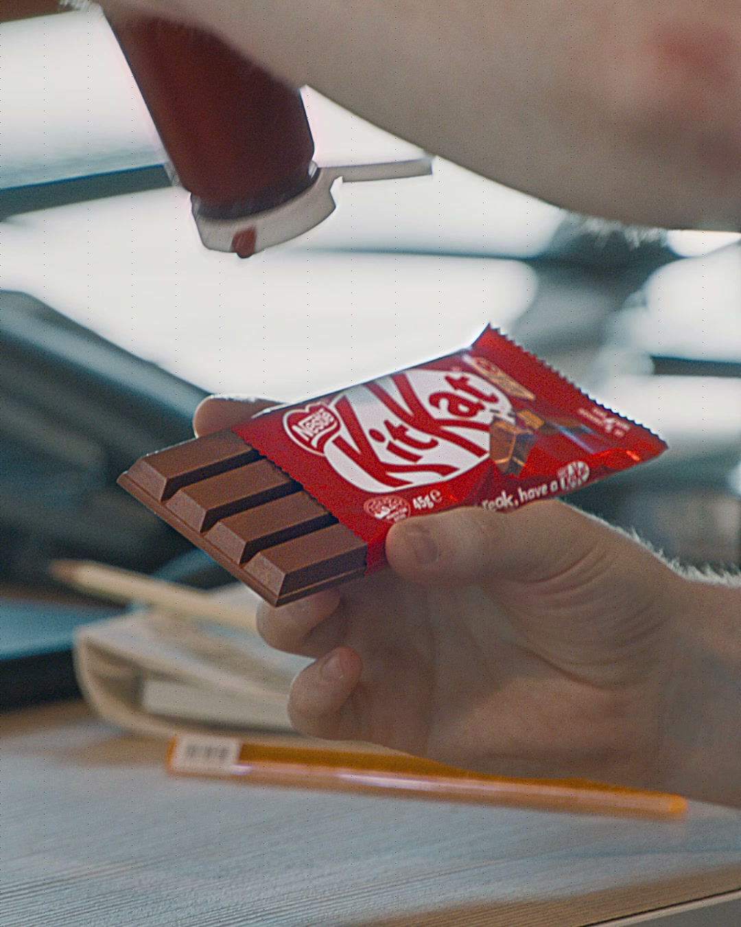 KitKat Facebook ad: Pasimėgauk KitKat!