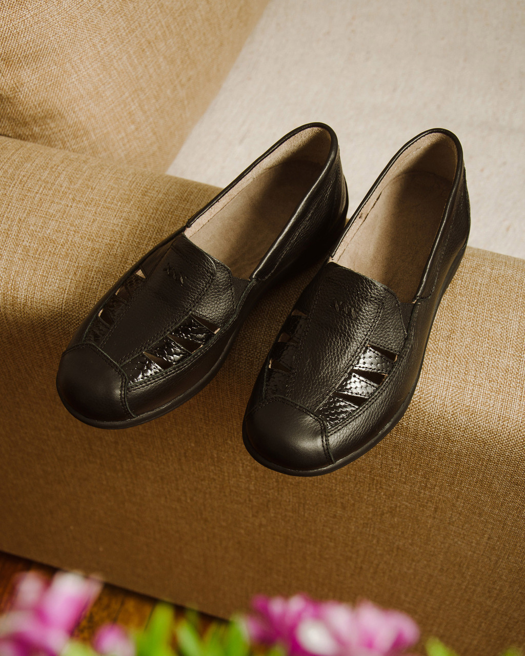 Comfort Gallery Facebook ad: Buscás zapatos cómodos y elegantes a la vez?