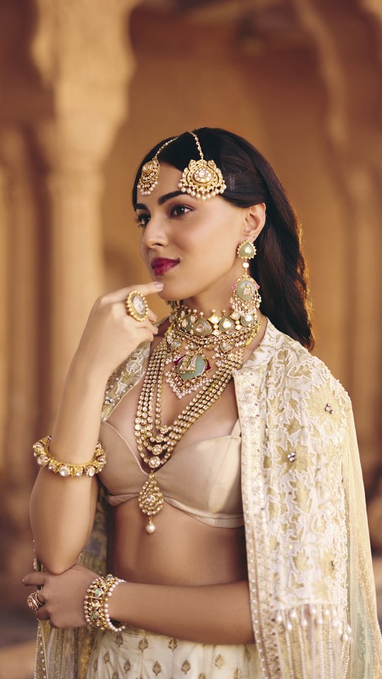 PC Jeweller Facebook ad: The regal grace of passa, the elegance of…