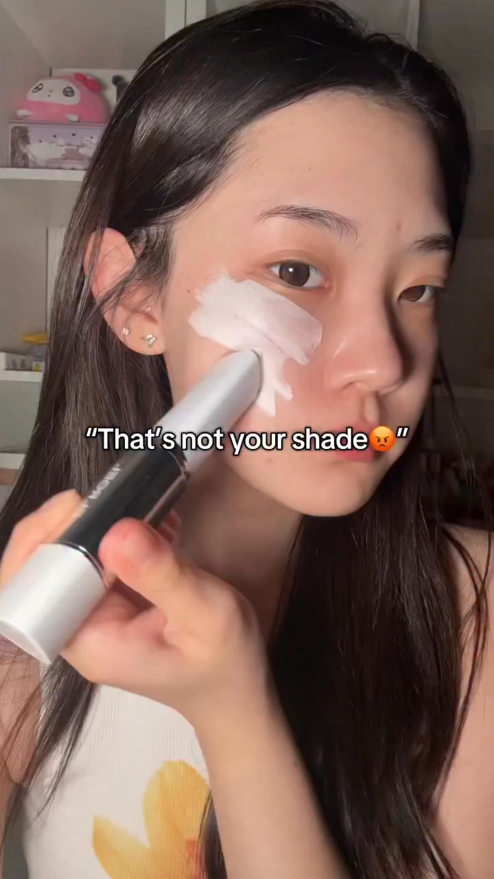 RORO Facebook ad: Smooth, Even, And Effortless Glow-In One Swipe