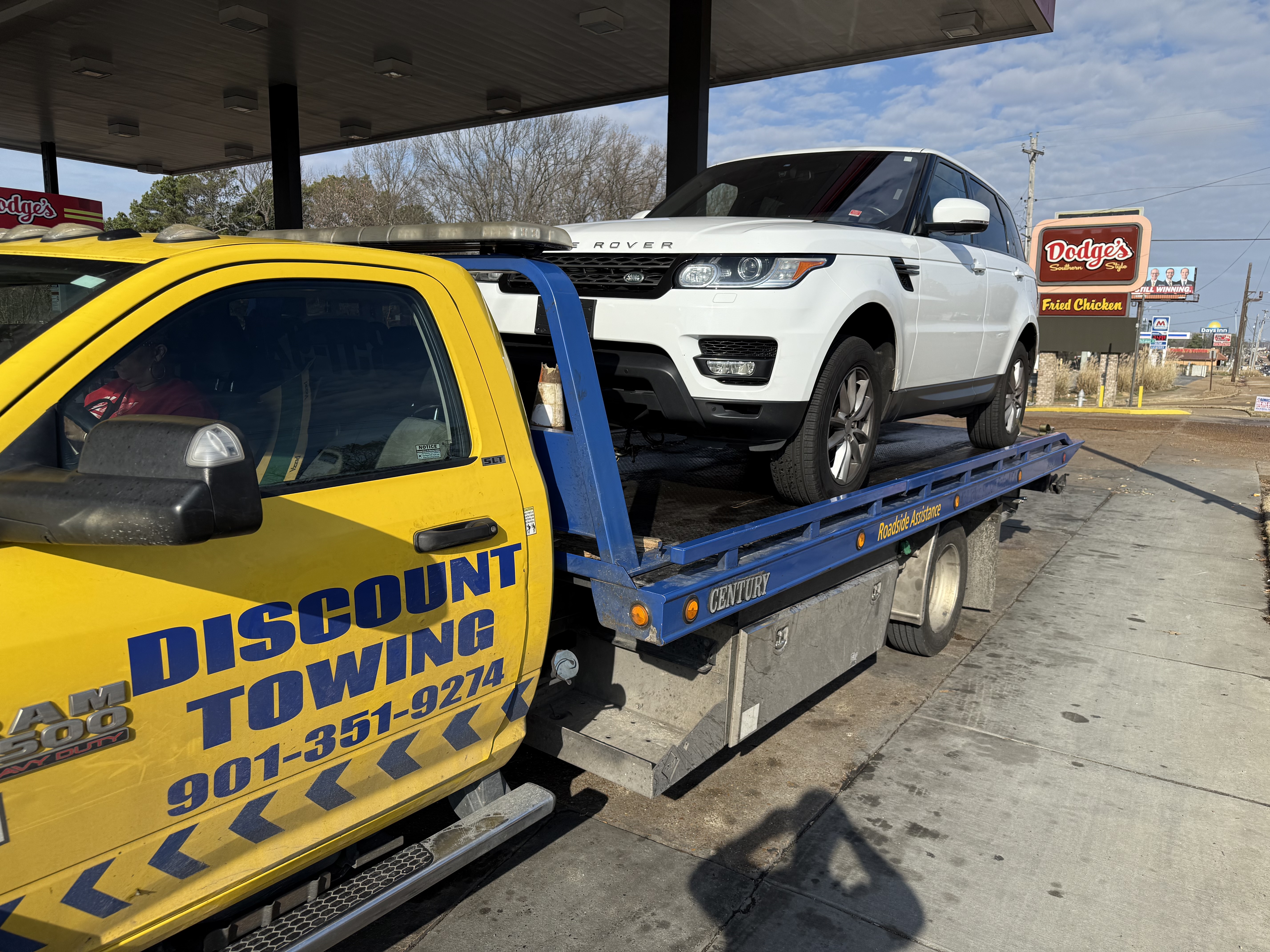 Discount Towing Facebook ad: Professional. Reliable. Local.