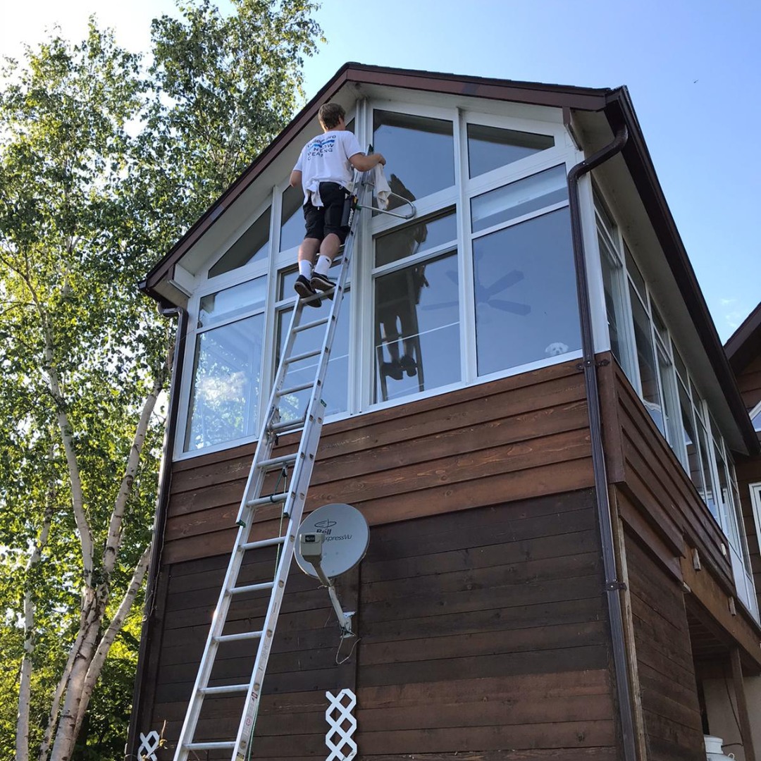 Orillia Window Cleaning Facebook ad: Chat with us