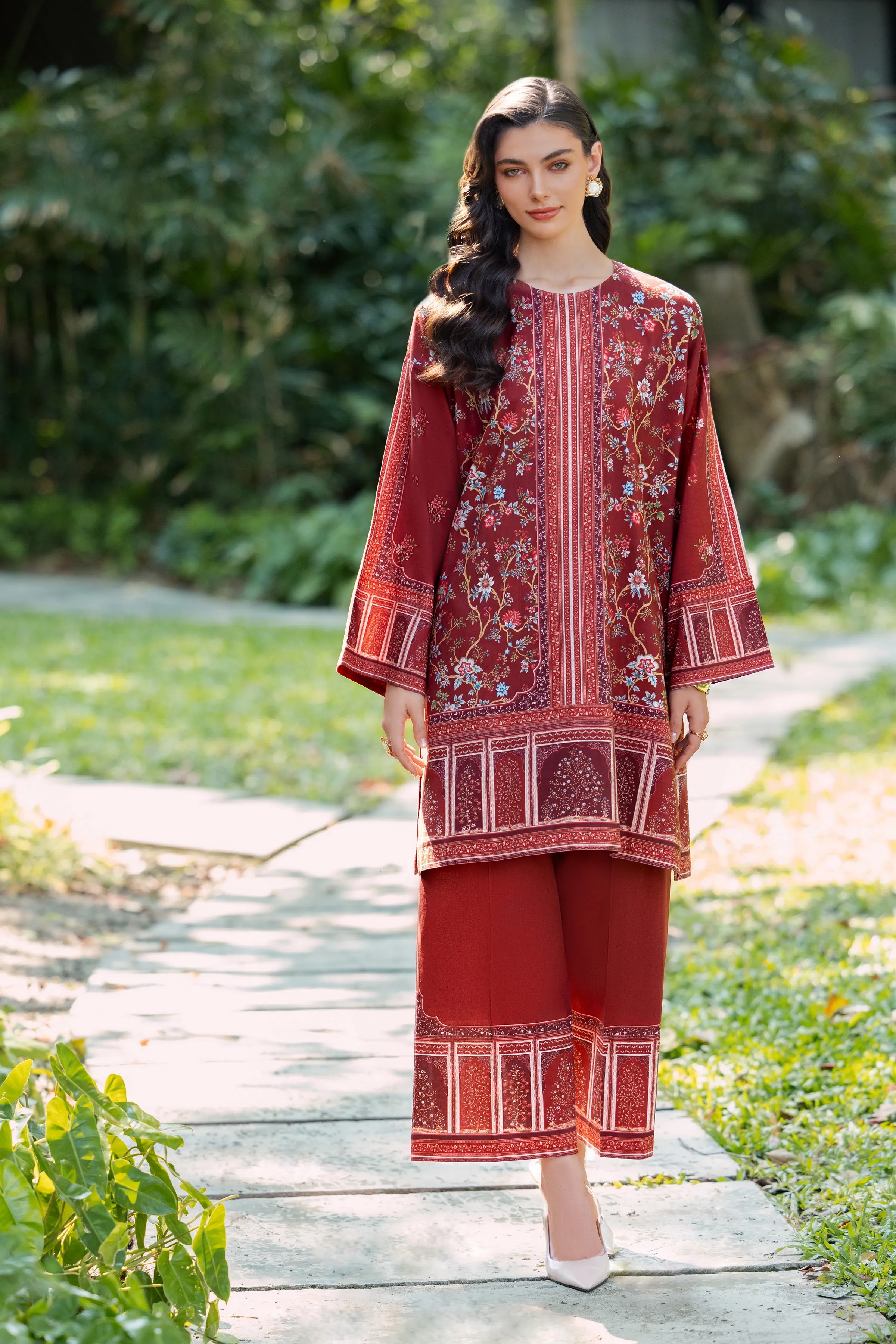 Bareeze Facebook ad: Bareeze Pret MID SEASON SALE is now Live!