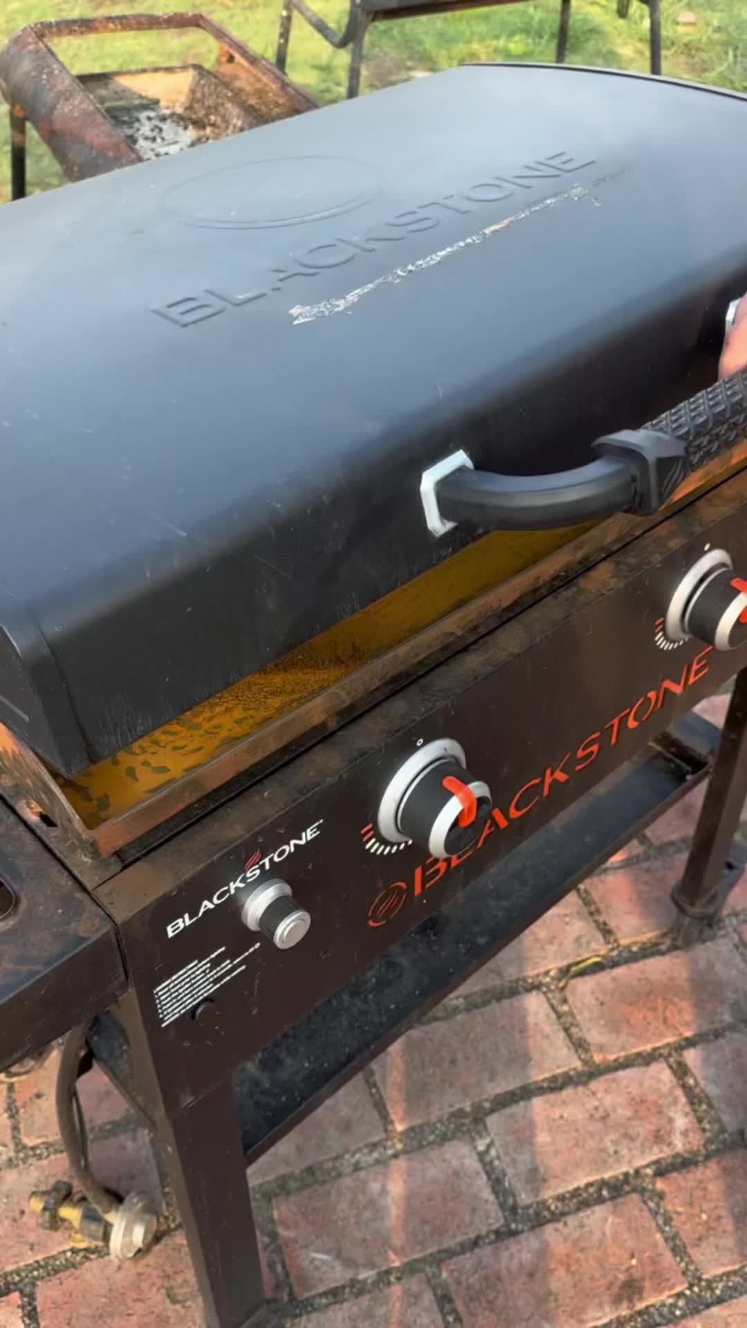 SakerX Facebook ad: Still Scrubbing Your Grill Like It’s 1999?