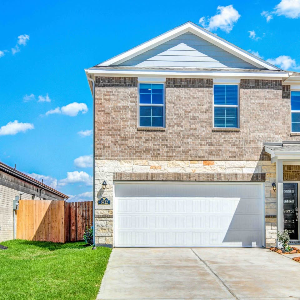 Jiaowen Yang Facebook ad: 4 Beds 2.5 Baths House