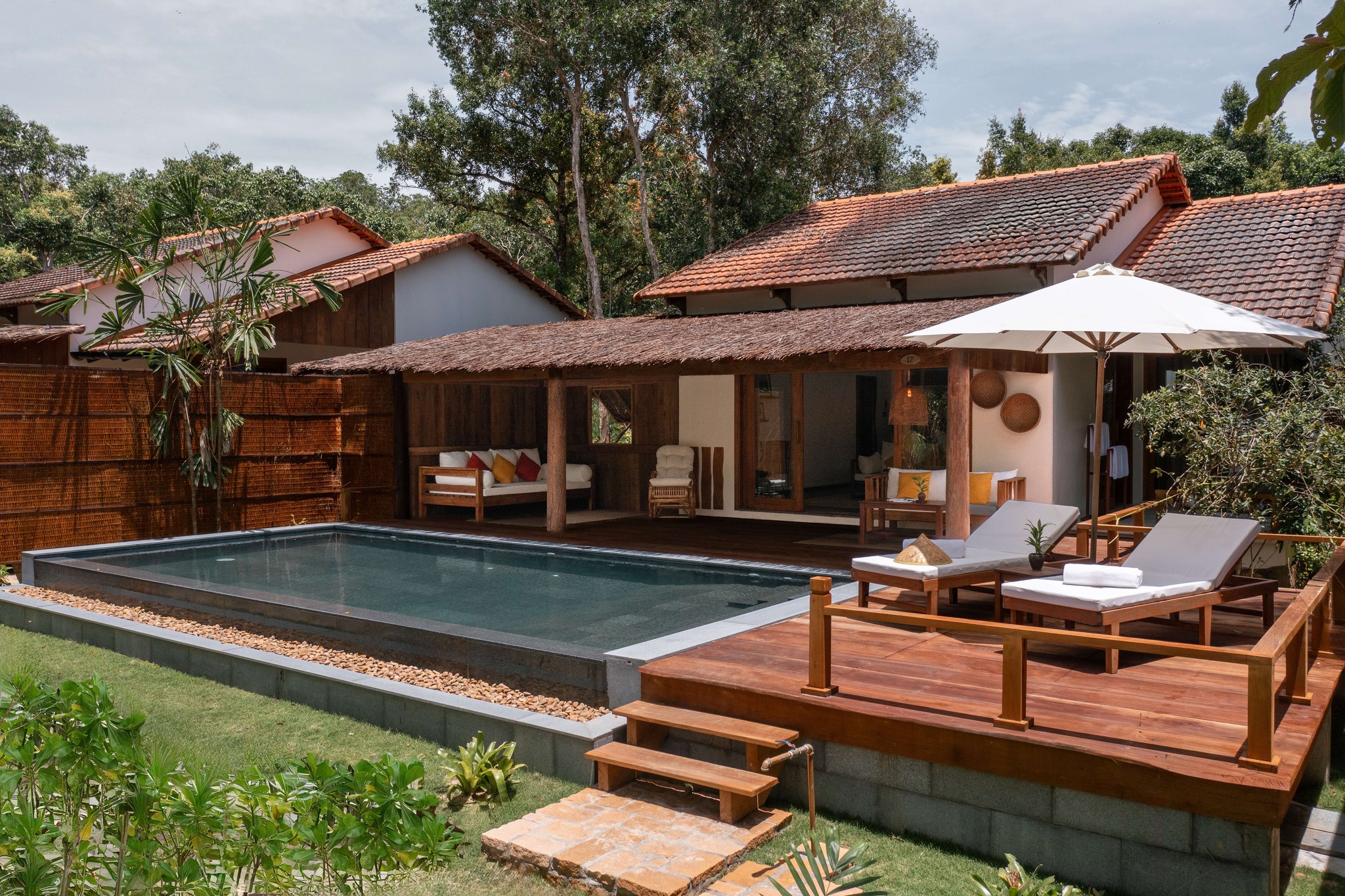 Green Bay Phu Quoc Resort & Spa Facebook ad: Ánh nắng len qua tán lá, tạo nên…