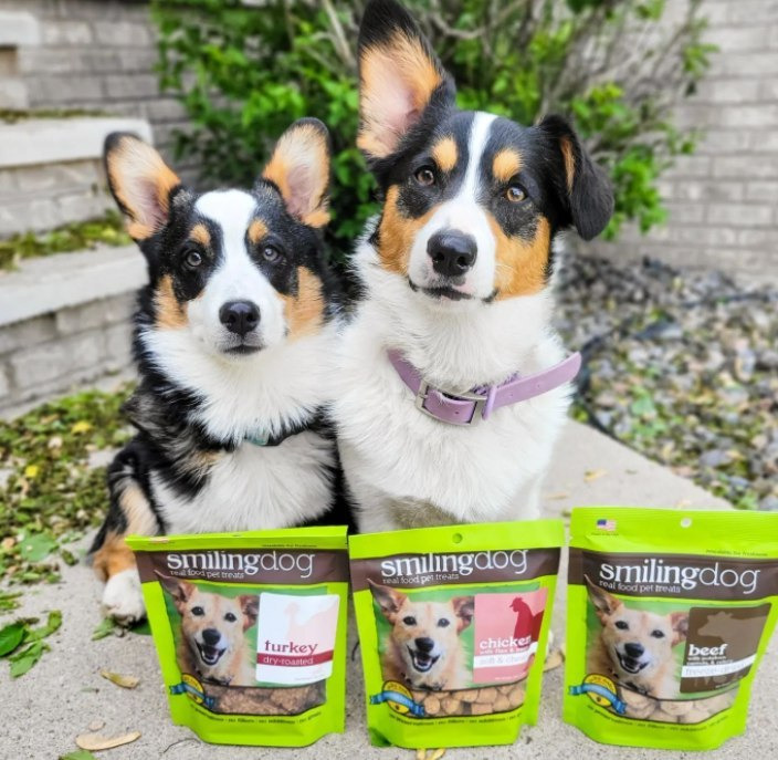 Smiling Dog Treats Facebook ad: 20% Off Poultry Favorites